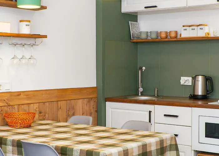 Freeman-4a 4місний з кухнею, терасою, грилем - на увесь перший поверх котеджу Bukovel