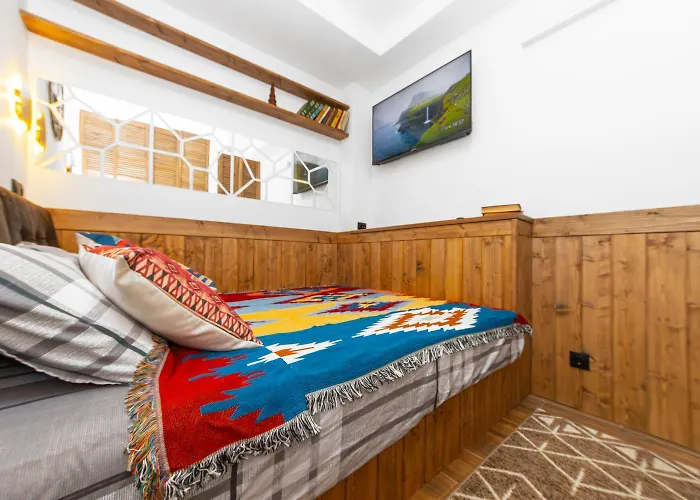 Freeman-4a 4місний з кухнею, терасою, грилем - на увесь перший поверх котеджу Nyaraló